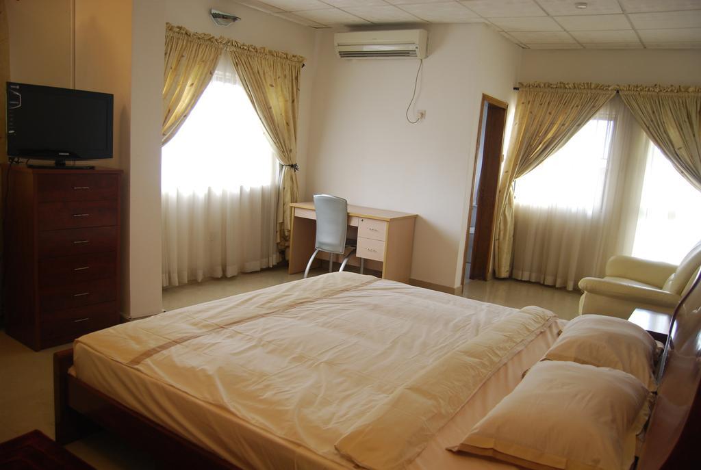 The Habitat Suites International Lagos Exterior photo