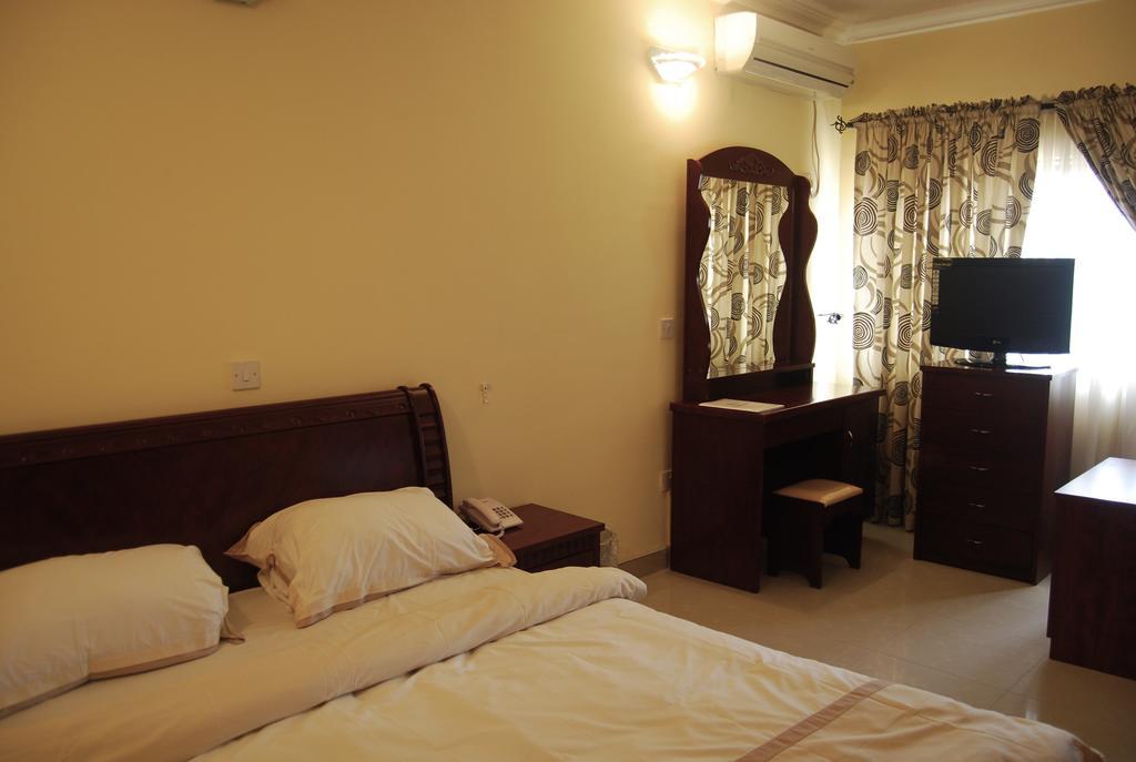 The Habitat Suites International Lagos Exterior photo