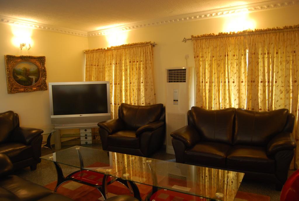The Habitat Suites International Lagos Exterior photo
