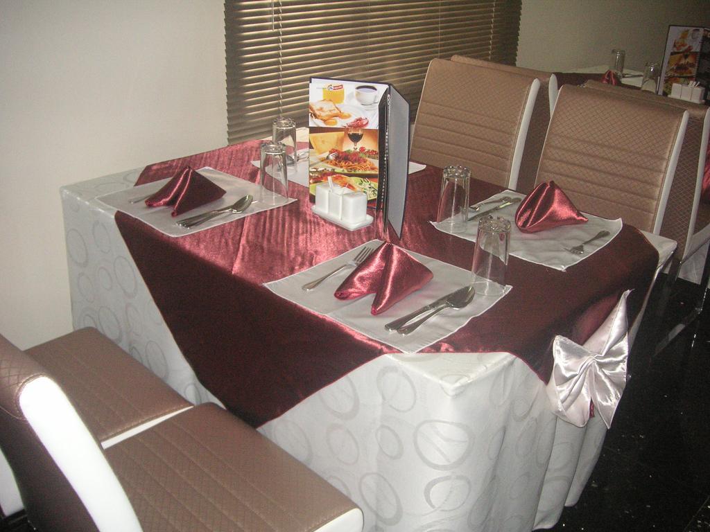 The Habitat Suites International Lagos Exterior photo