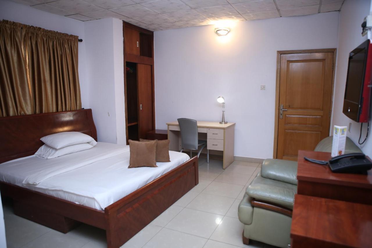 The Habitat Suites International Lagos Exterior photo