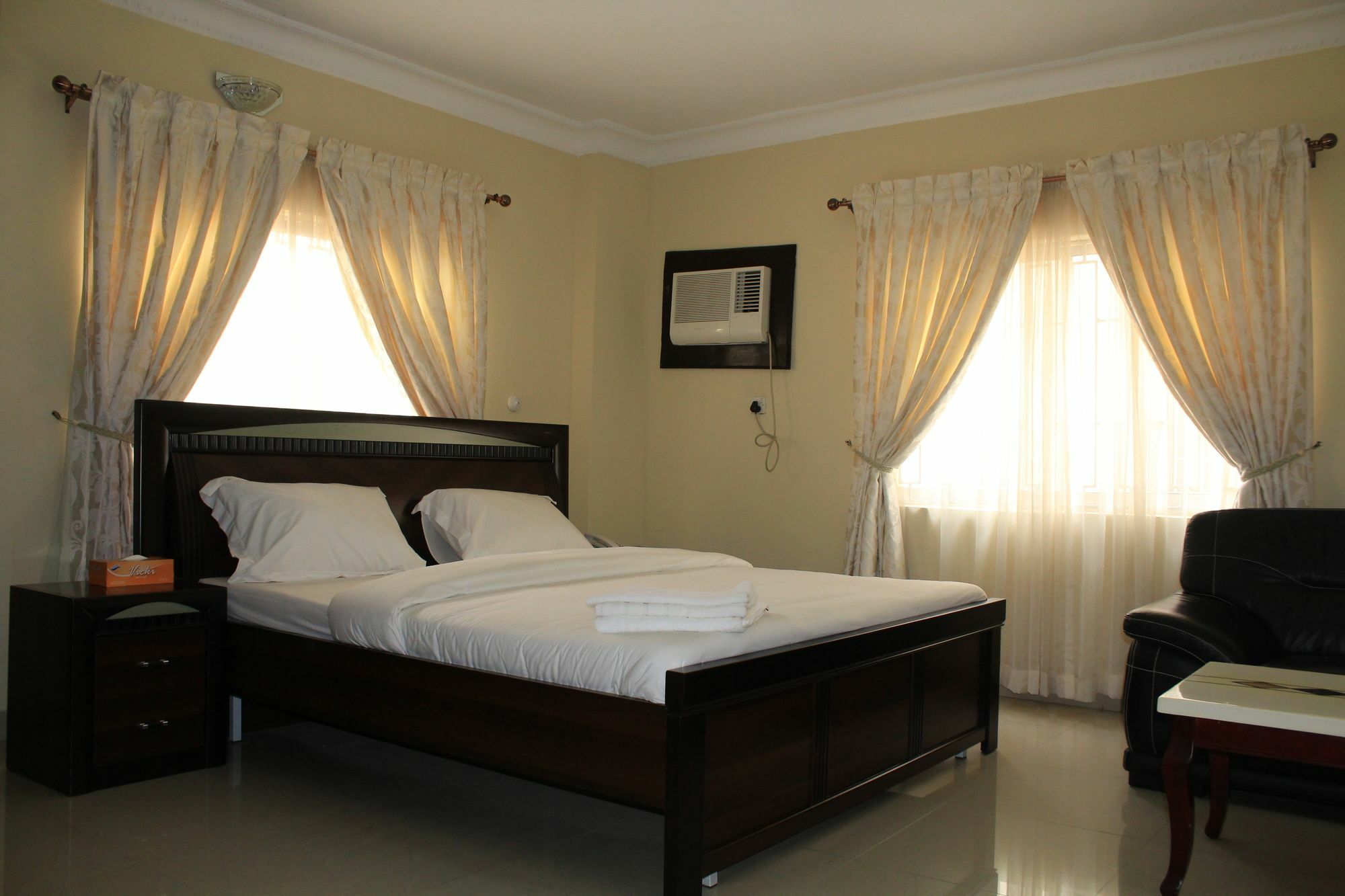 The Habitat Suites International Lagos Exterior photo