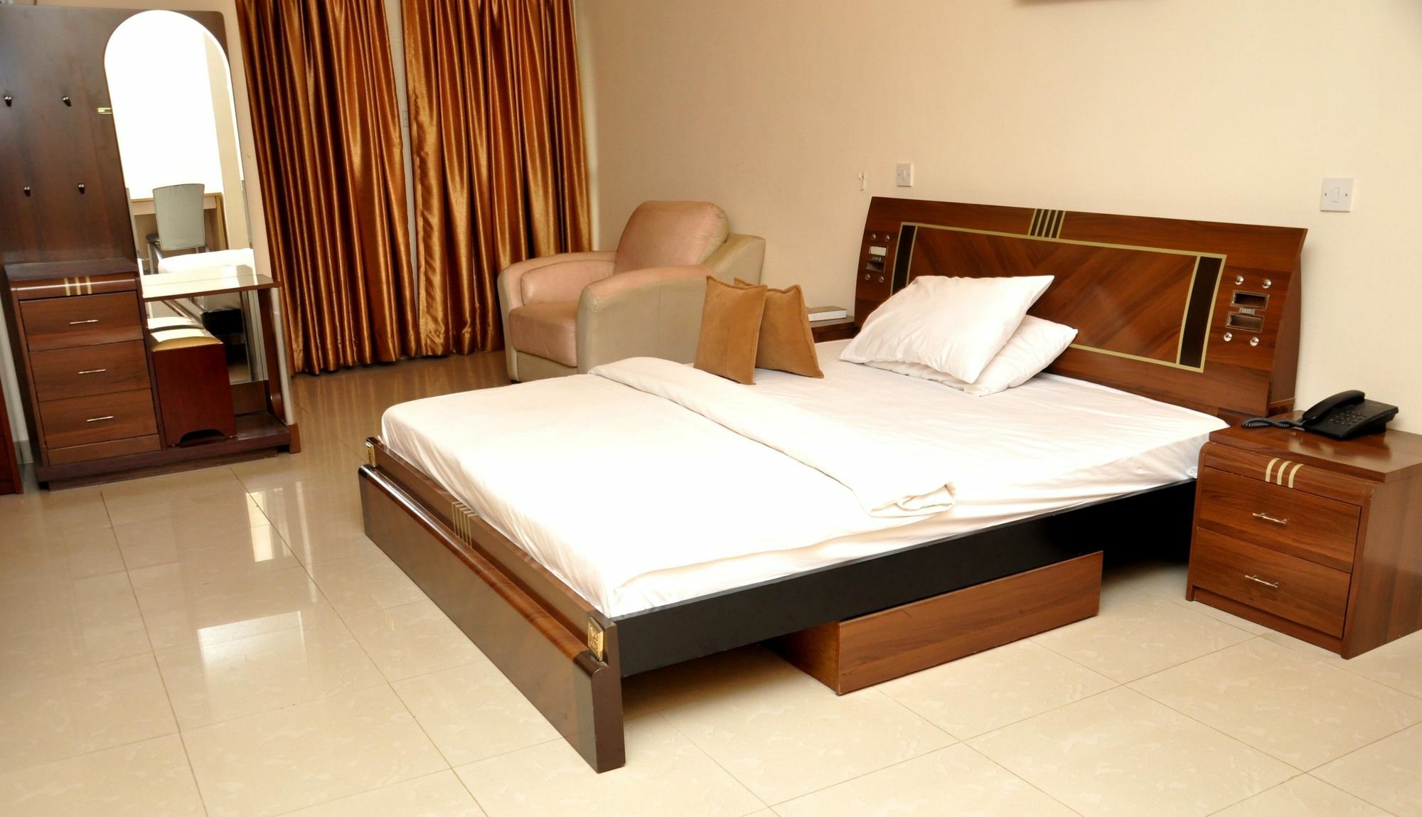 The Habitat Suites International Lagos Exterior photo