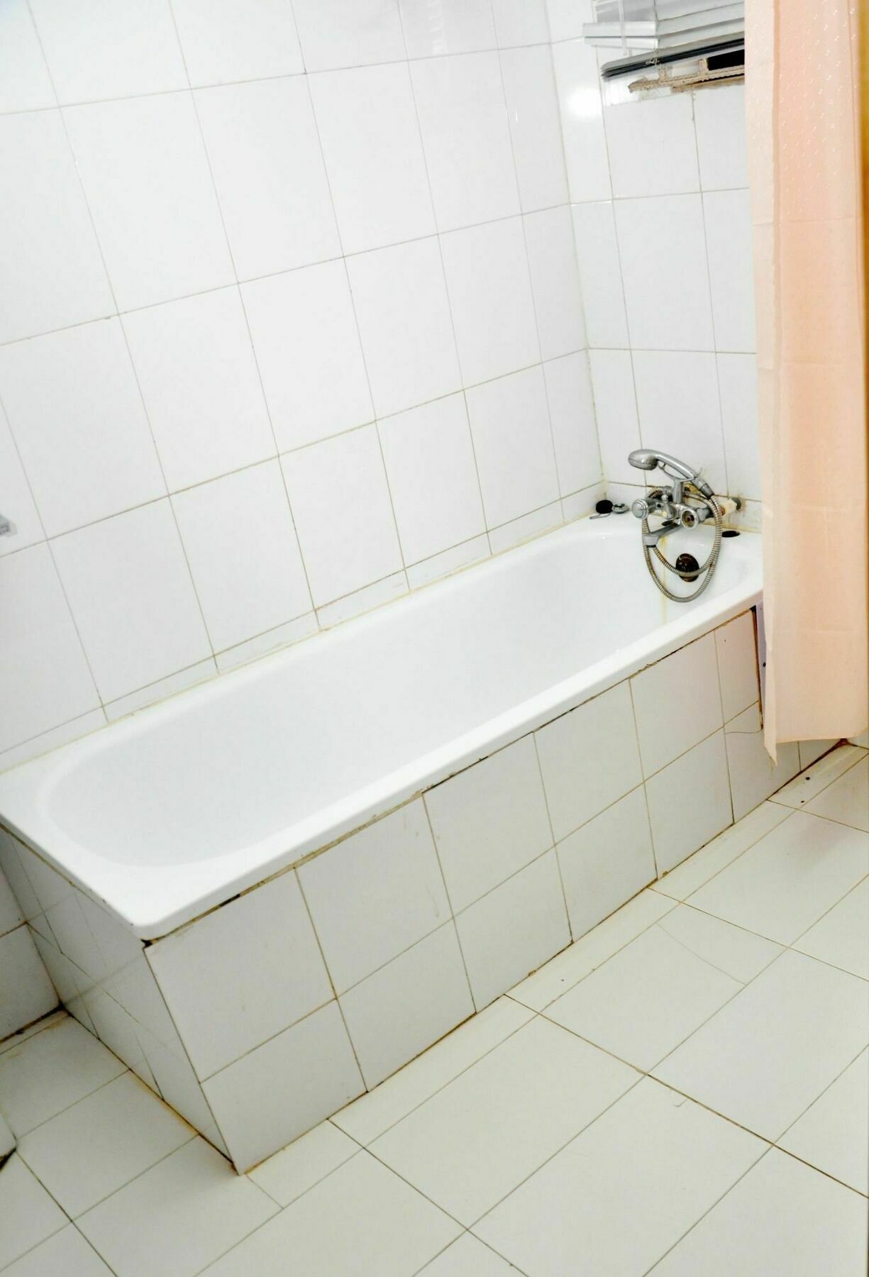 The Habitat Suites International Lagos Exterior photo